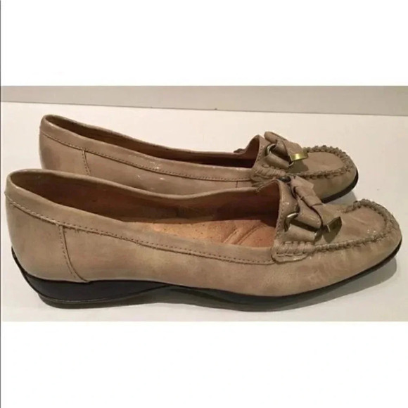 Naturalizer Flats Cedra' Beige Faux Patent Leather - Picture 4 of 7